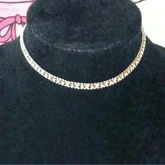 GOLD TONE SHINY CHOKER NECKLACE - Picture 2 of 4